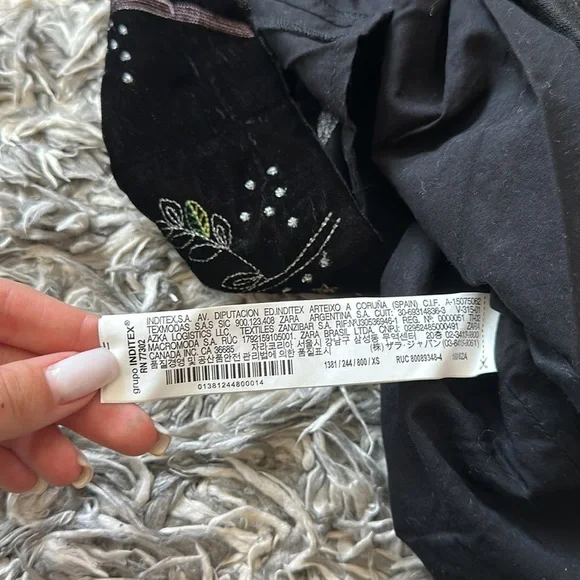 🔥SEND OFFERS🔥 NWOT ZARA Embroidered Black Velvet Skirt - Picture 7 of 8